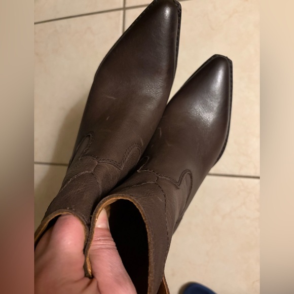 ZODIAC Women's Brown Ankle Boots, size 8. - Picture 13 of 14